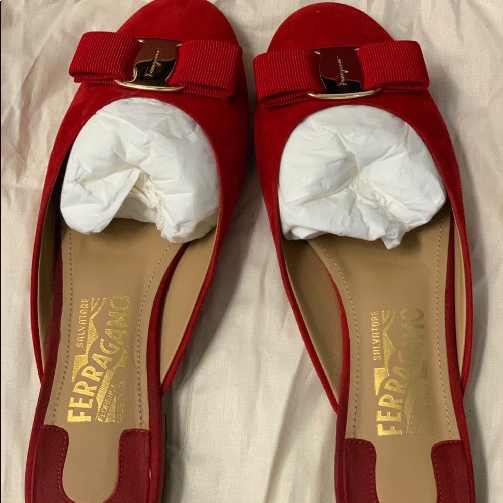 Salvatore Ferregamo Emile Closed Toe Slide Flats
